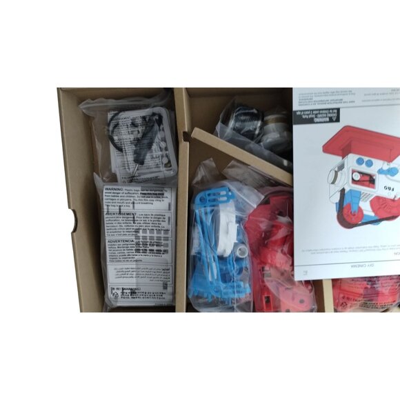 FAO Schwarz DIY Cinema Retro Film Projector Kit 86 Pieces New Never used - Picture 4 of 6